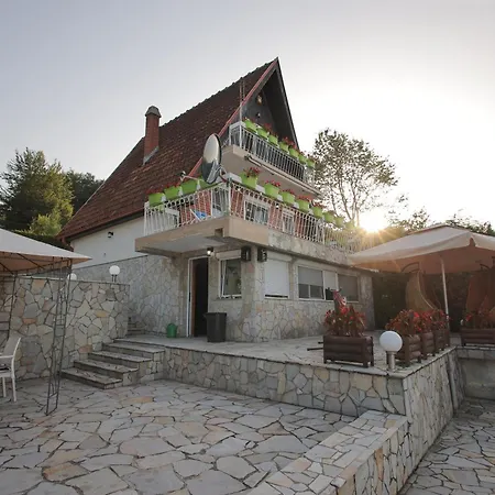 Villa Sa Bazenom, Horizont *