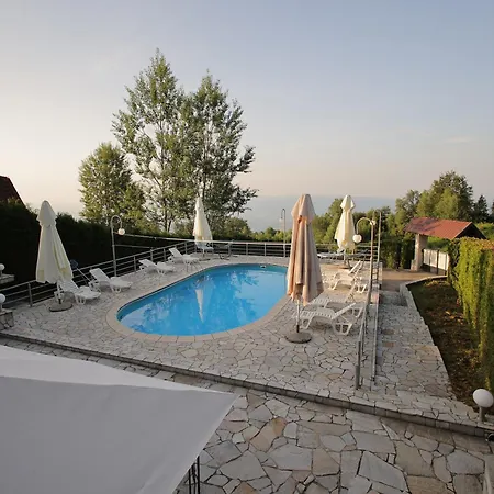 Sa Bazenom, Horizont Villa *